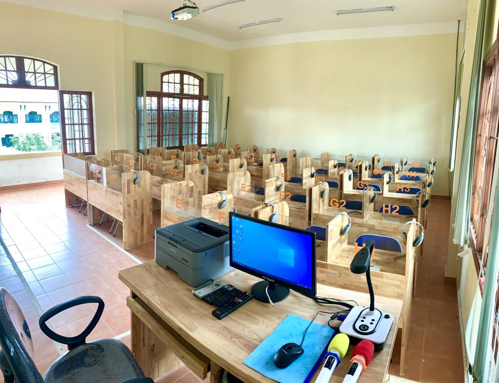phòng lab học ngoại ngữ