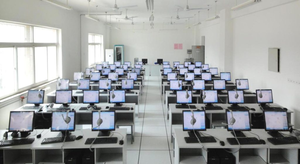 phòng lab ngoại ngữ GC8110